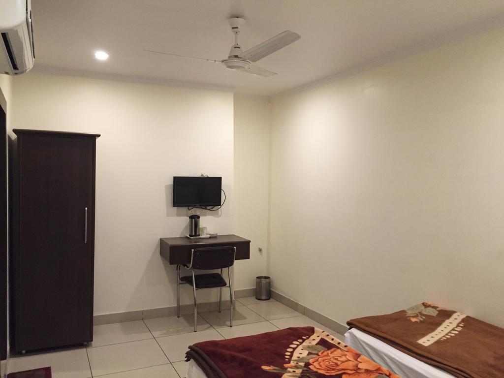Hotel Surya Haldwāni Rom bilde