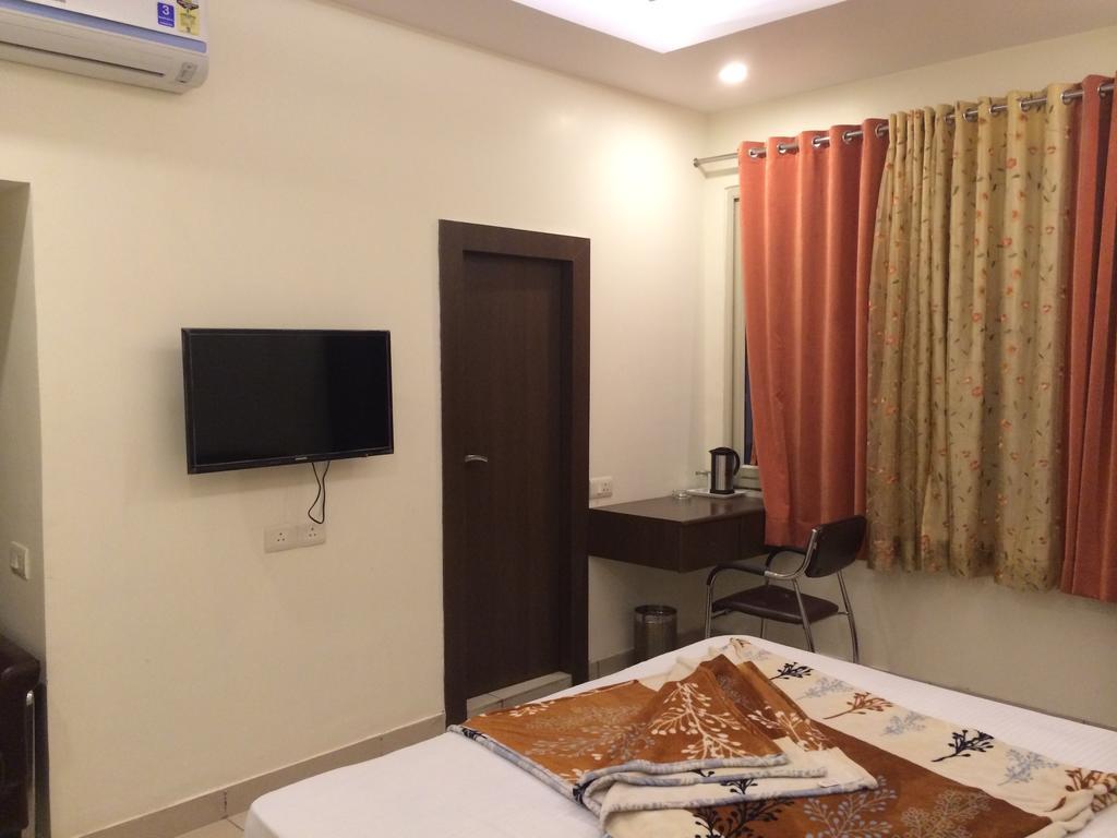 Hotel Surya Haldwāni Rom bilde