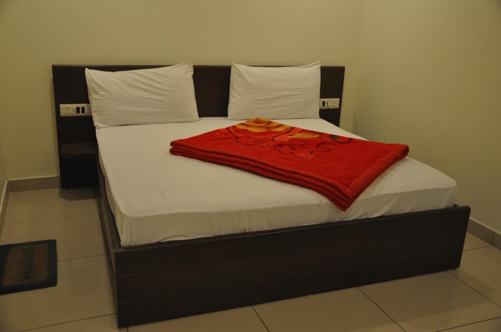Hotel Surya Haldwāni Rom bilde